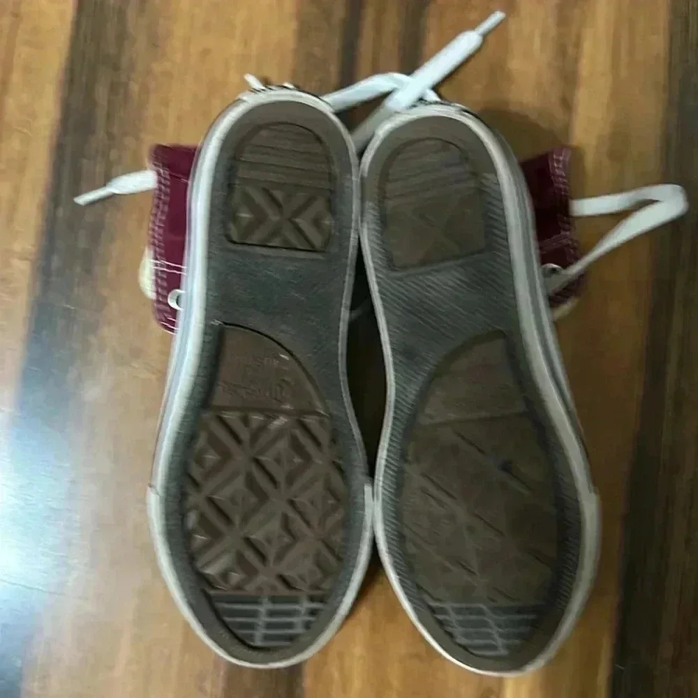 Converse shoe